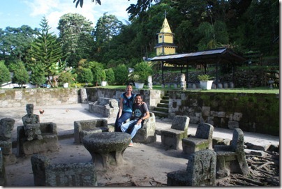 Fauteuils de pierre (ancien tribunal batak)